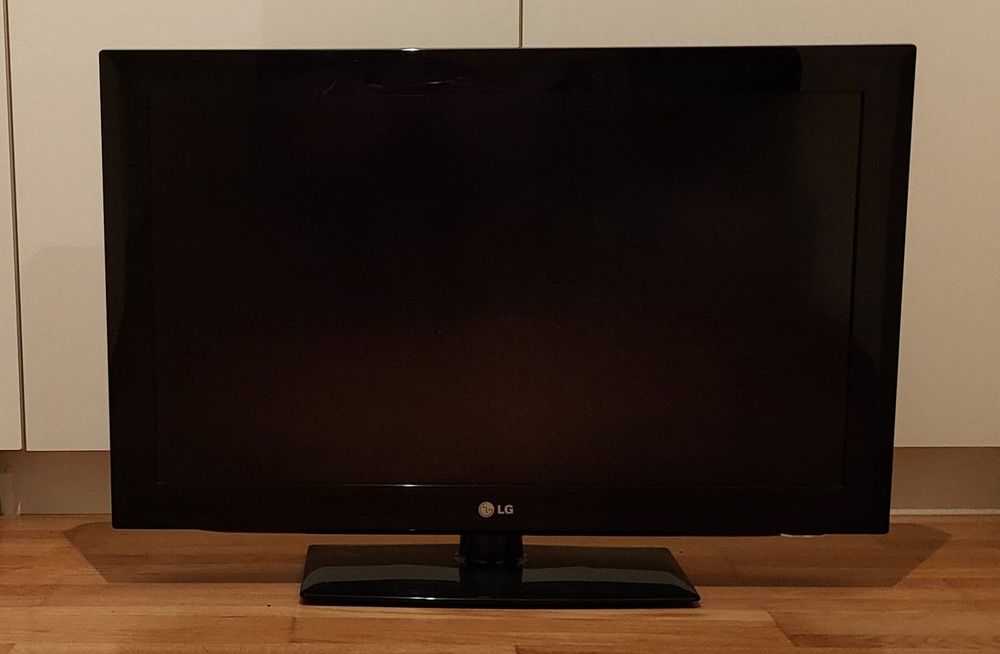 LG Fernseher 32LD450 LCD 32" 169 FullHD Kaufen auf Ricardo