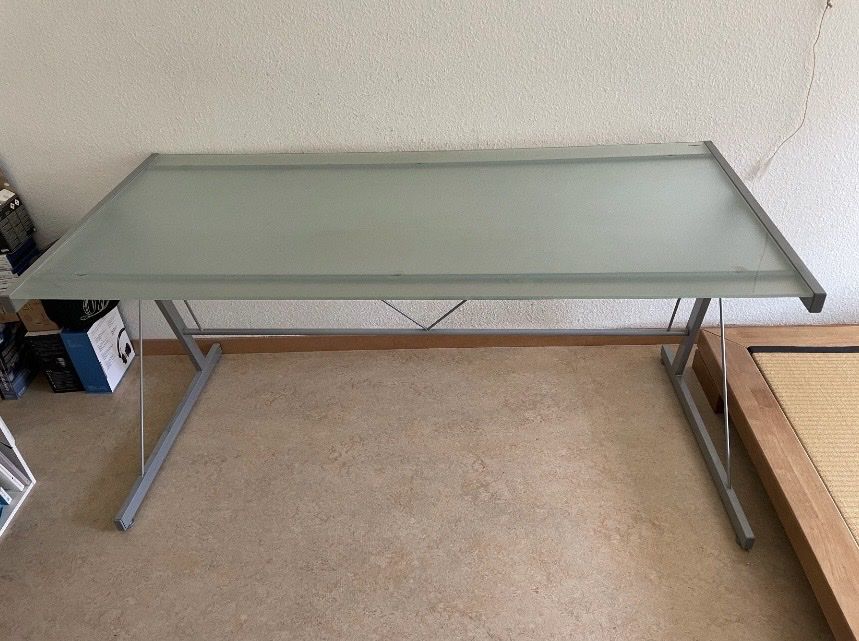 Scrivanie: Bürotisch mit Glasplatte – Usato da Zürich venduto da Adr_Elperuano