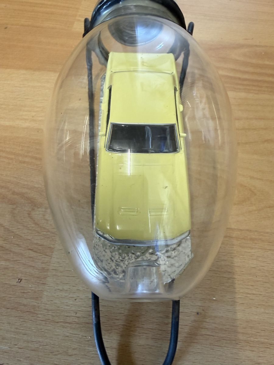 Alle Dekorationen: Glühlampe mit Mustang – Gebraucht aus Grenchen von Bastet007 3