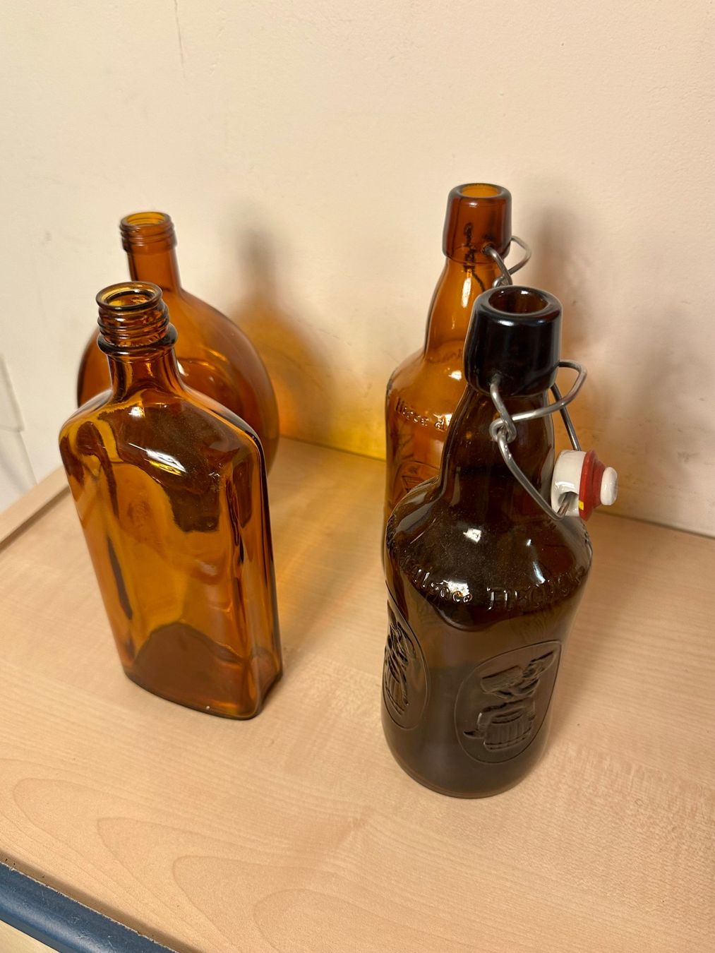 Bicchieri, Caraffe & Bottiglie: Antike Bierflaschen Sammlung, Vintage, 4 Stück, Braun – Usato da Münchenstein venduto da tsp01
