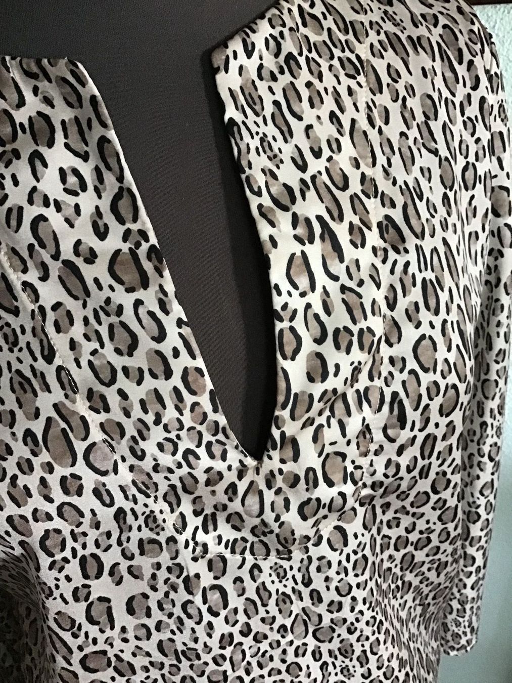 Mango Chemisiers: MANGO Leomuster leichtes Shirt Viskose S/M – D'occasion à Besazio par lionheart63