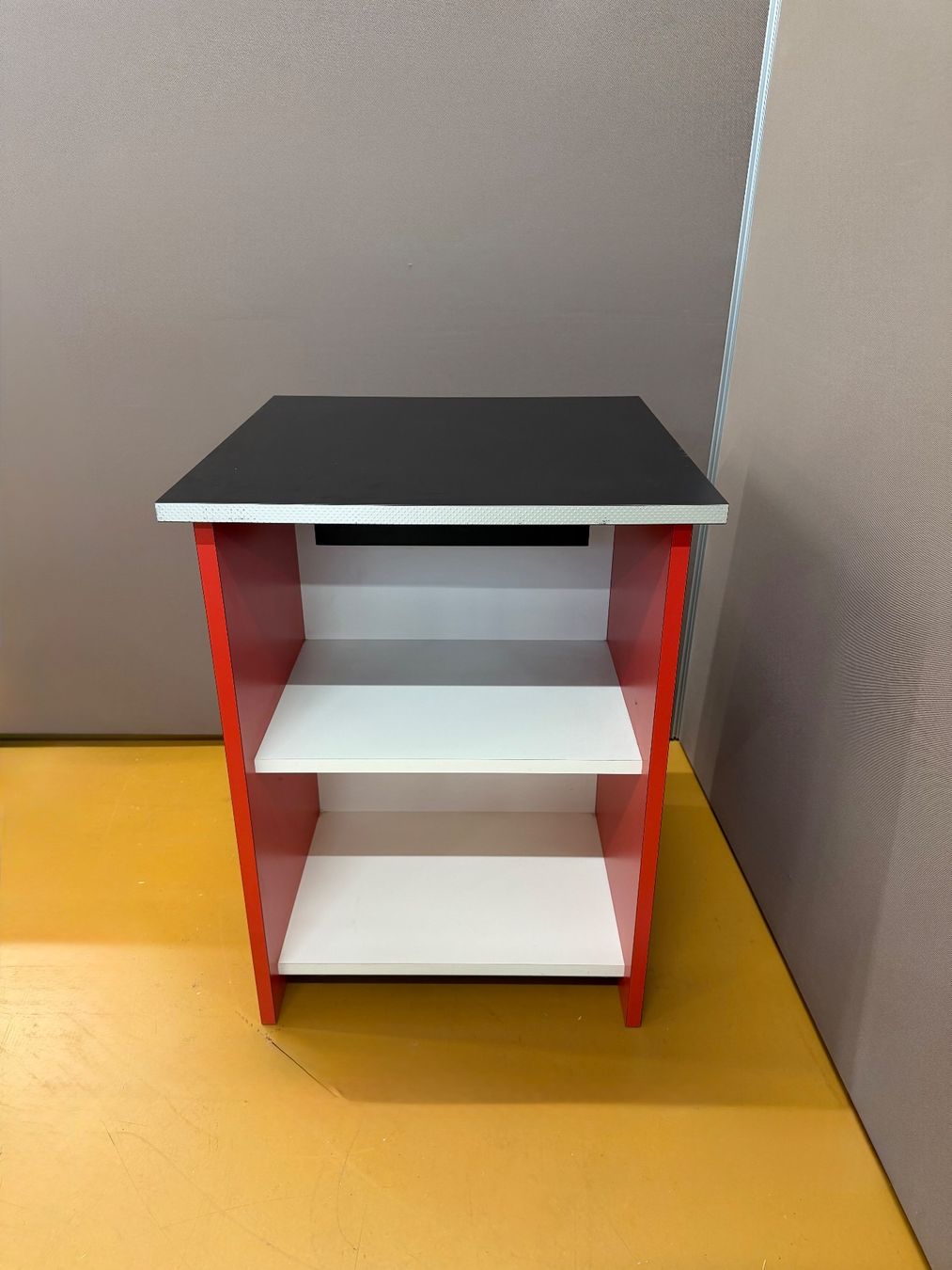 Commodes: Ausstellungsmöbel – D'occasion à Dietlikon par ComdatAG