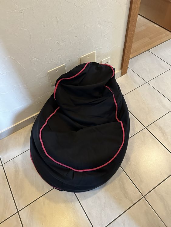 Sessel: Schwarzer Sitzsack mit pinker Naht – Gebraucht aus Hergiswil NW von kaufe_at_kaufmann 2