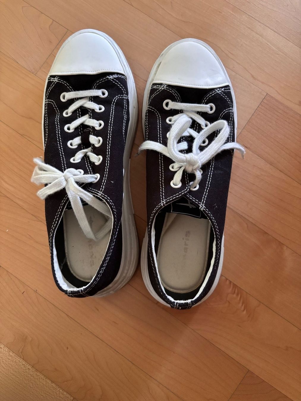Tamaris Damenschuhe: Sneaker Tamaris Grösse 40 – Gebraucht aus Chur von lumerina