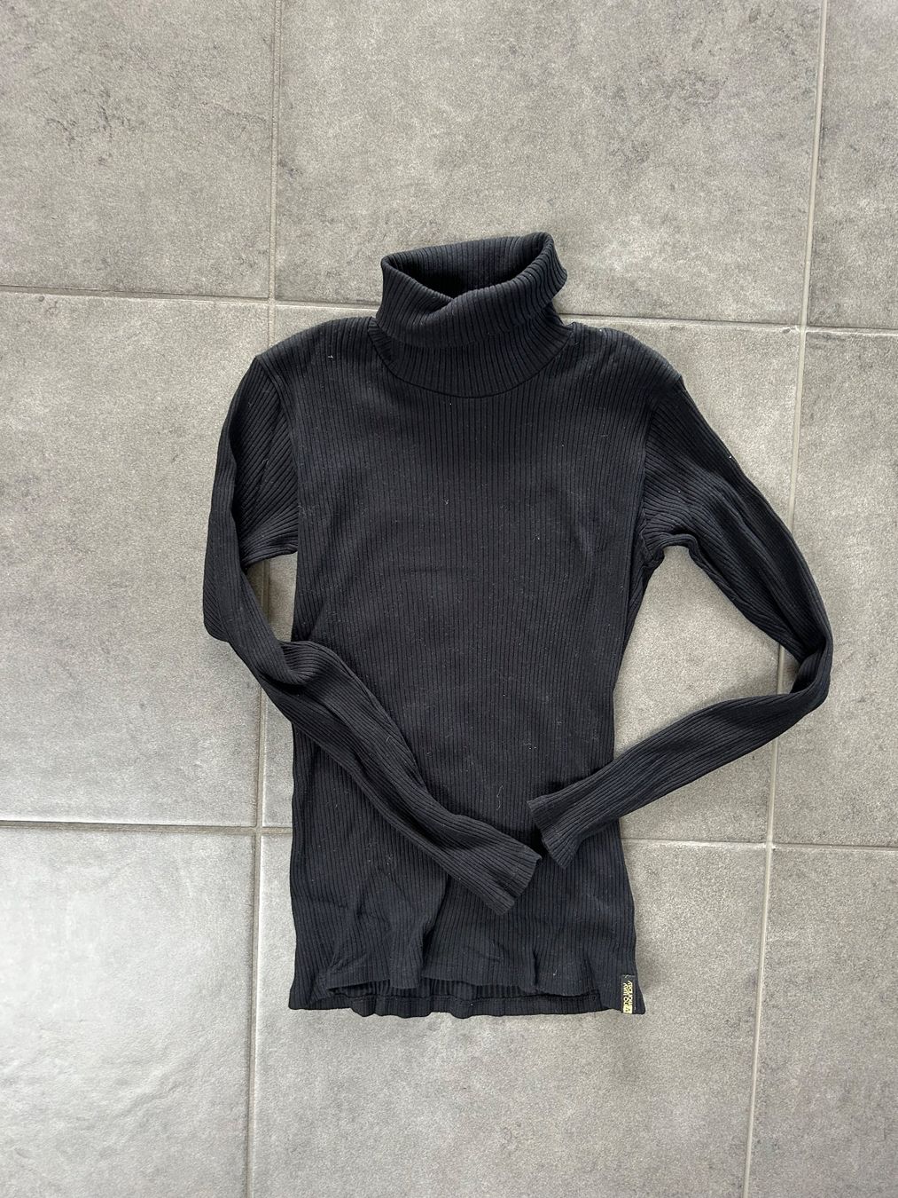 Maglioni & Felpe: Schwarzer Rollkragenpullover Gr. 164/14Y No Way Monday – Usato da Wohlen b. Bern venduto da Beppe99