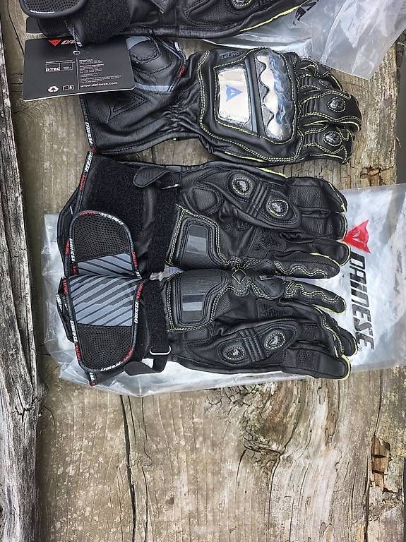 Handschuhe & Handstulpen: guanti nuovi taglia M e L  – Gebraucht aus comano von alangoa