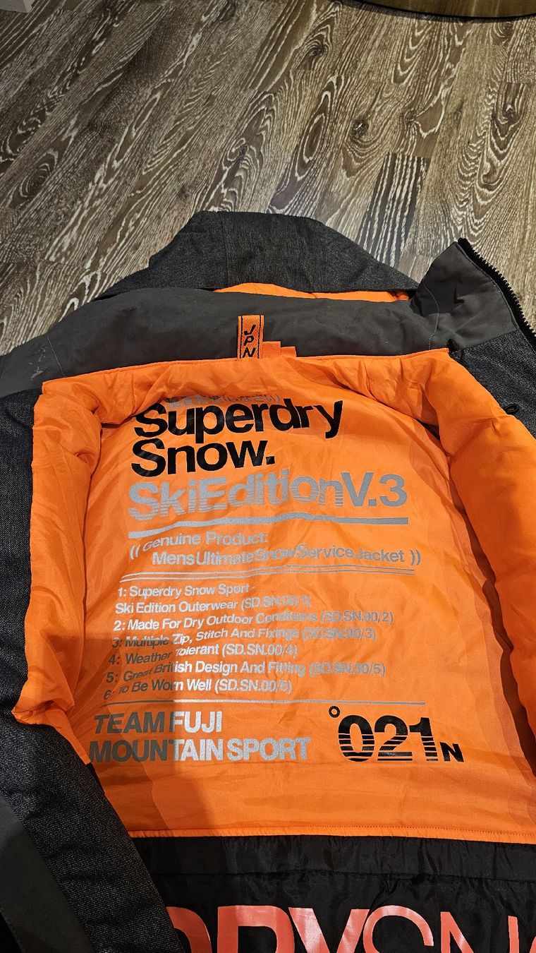 Superdry Jacken: Superdry Skijacke Snow Edition  – Gebraucht aus Grüningen von adaja 1