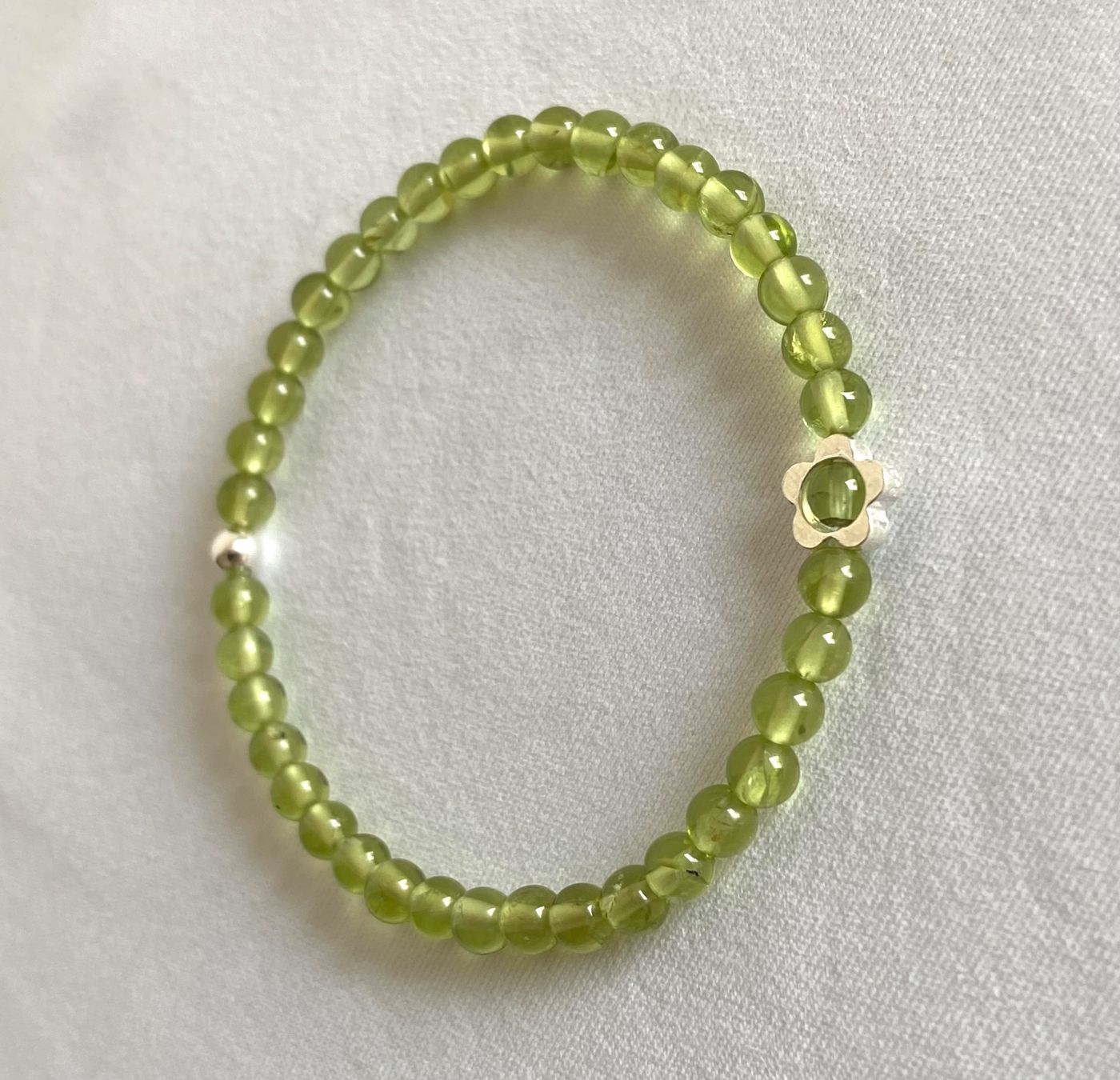 Armbänder & -reifen: Edelstein Armband Peridot mit Silber auf Mass – Neu und originalverpackt aus Zuzwil SG von Lemliskat 9