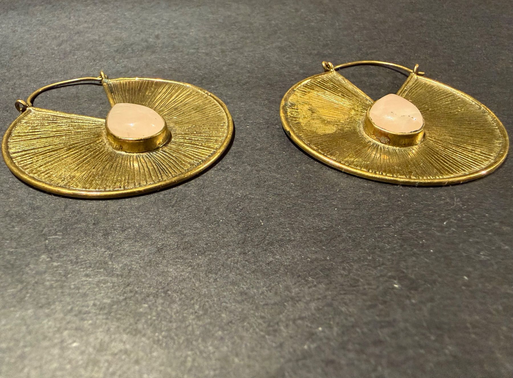 Ohrringe & -stecker: Bohoohrringe mit Rosenquarz – Gebraucht aus Thun von Astralbern