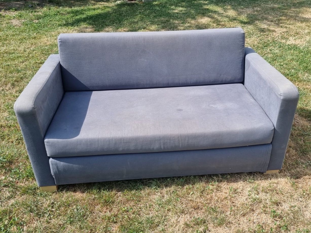 Sofas: Schlafsofa grau 2-Sitzer gebraucht – Gebraucht aus Tafers von JP911