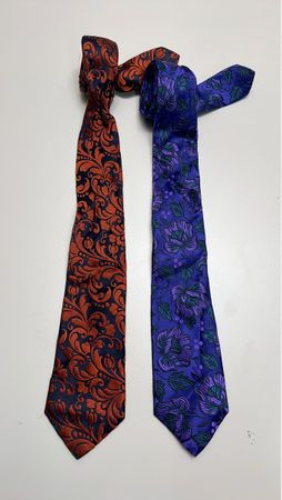 Elegante Seidenkrawatte mit floralem Muster - Neuwertig!