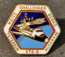 GG092 - Pin USA NASA STS-6 Challenger Weitz Bobko Peterson