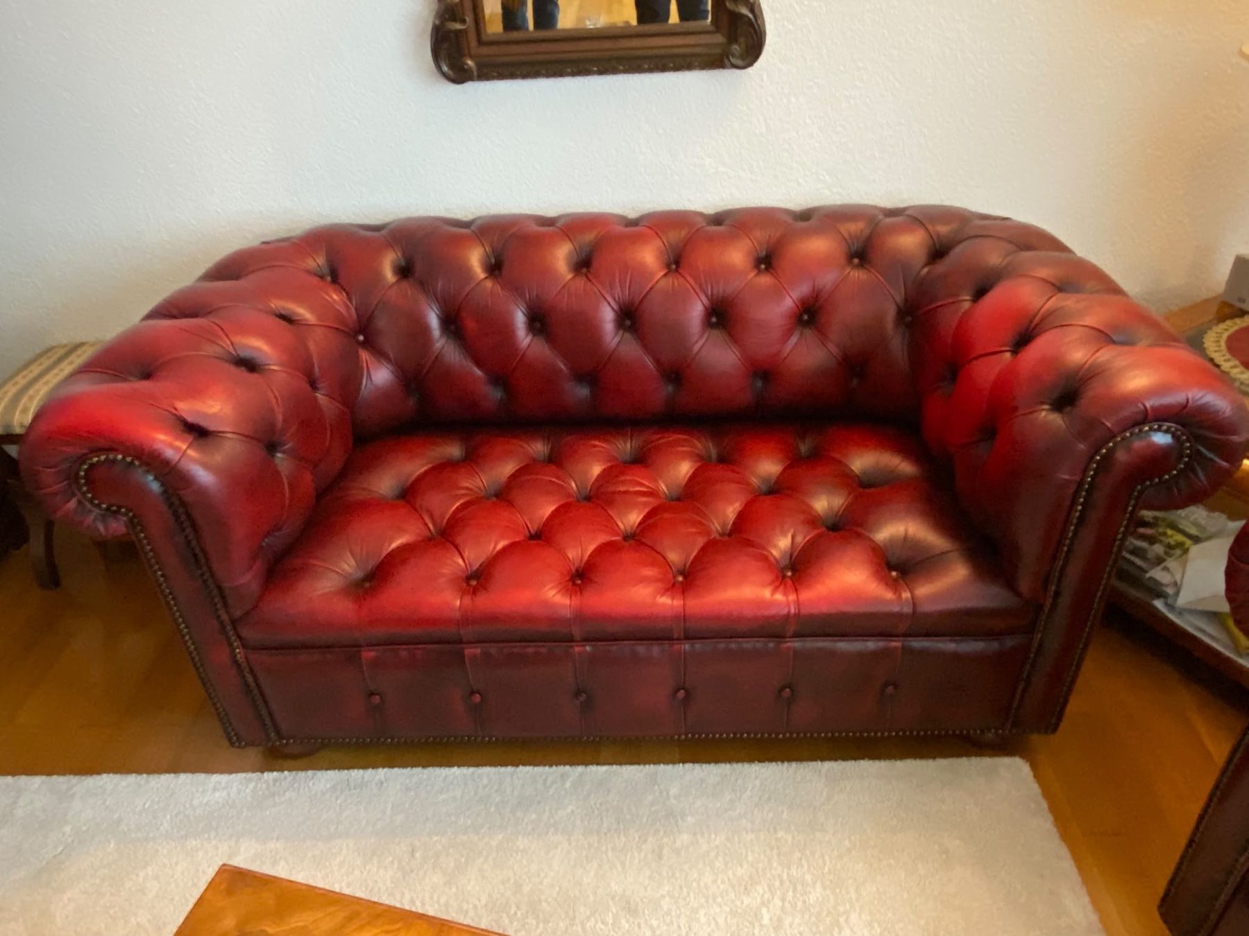 Chesterfield Divani: Chesterfield 2er & 3er Sofa, Bordeaux Rot – Usato da Zollikerberg venduto da Baski88 3