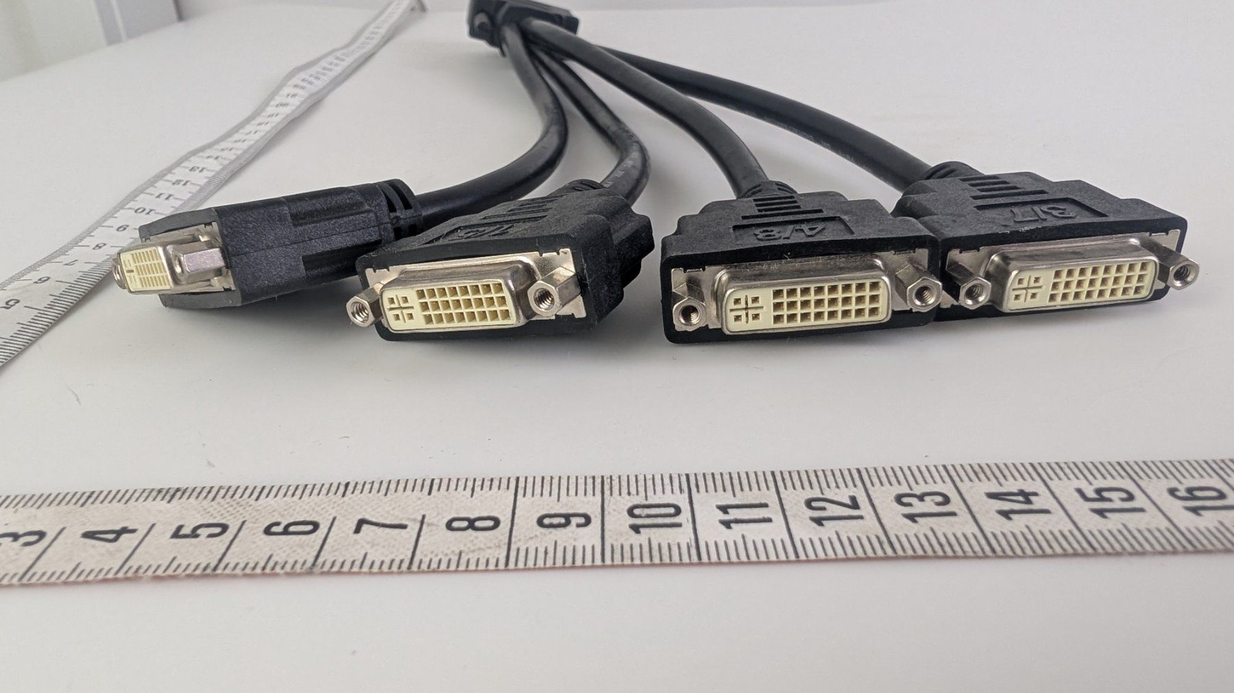 Cavi: Y-Kabel VGA auf 4x VGA – Usato da Zürich venduto da axolottchen 4