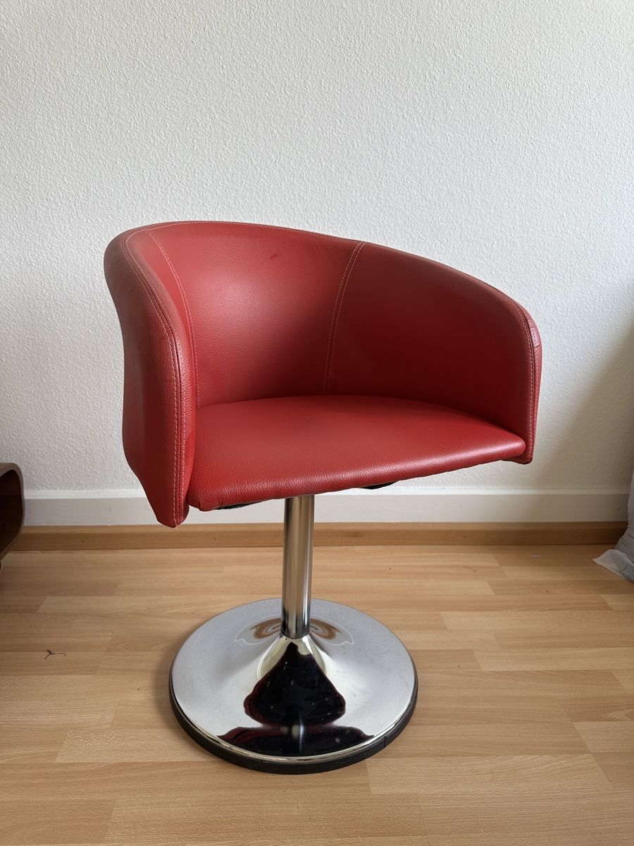 Poltrone: roter leder stuhl mit chrome bein ☆ – Usato da Basel venduto da iman.ibn
