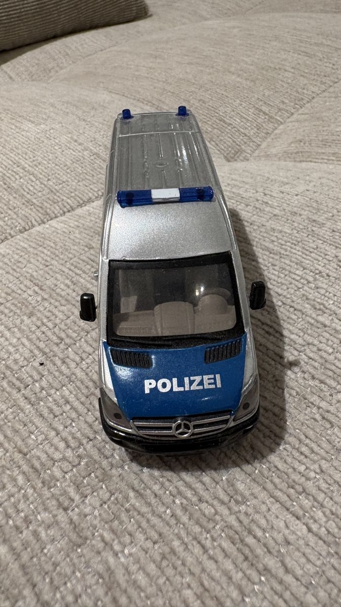 Mercedes-Benz Modellini d'auto: Mercedes Sprinter Polizei Modellauto silber – Usato da Zürich venduto da alivasalli 6