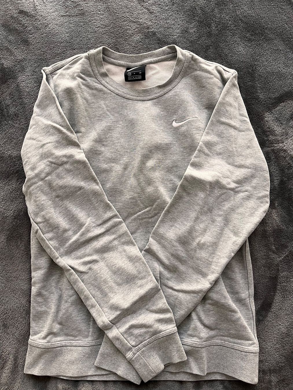 Nike Maglioni & Felpe: Sweat Nike Gris Taille S – Nuovo (secondo la descrizione) da Meyrin venduto da Sandra6