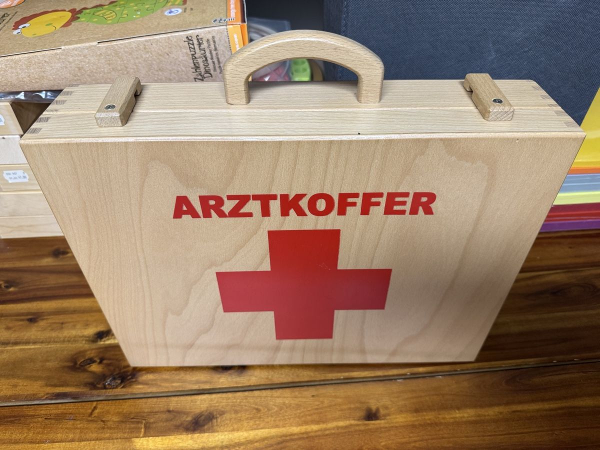 Giocattoli: Arztkoffer Maccani inkl. Inhalt – Nuovo (secondo la descrizione) da Wasterkingen venduto da GrhAli