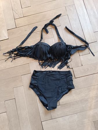 Schwarzer Bikini mit Fransen, Gr. L/XL -