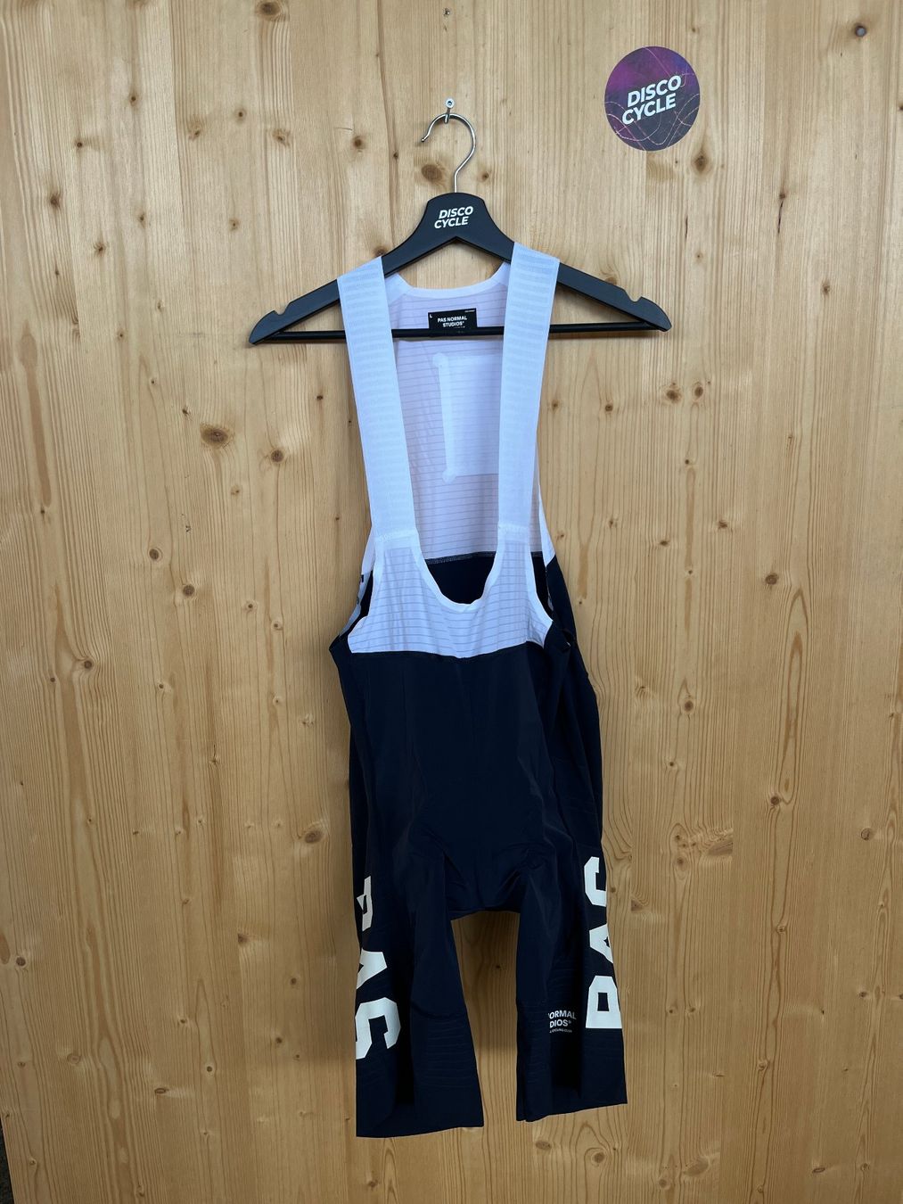 Pas Normal Studios Pantaloni: % Pas Normal Studios Men's PAS Mechanism Pro Bibs - L – Nuovo e nell'imballaggio originale da Bern venduto da Disco_Cycle