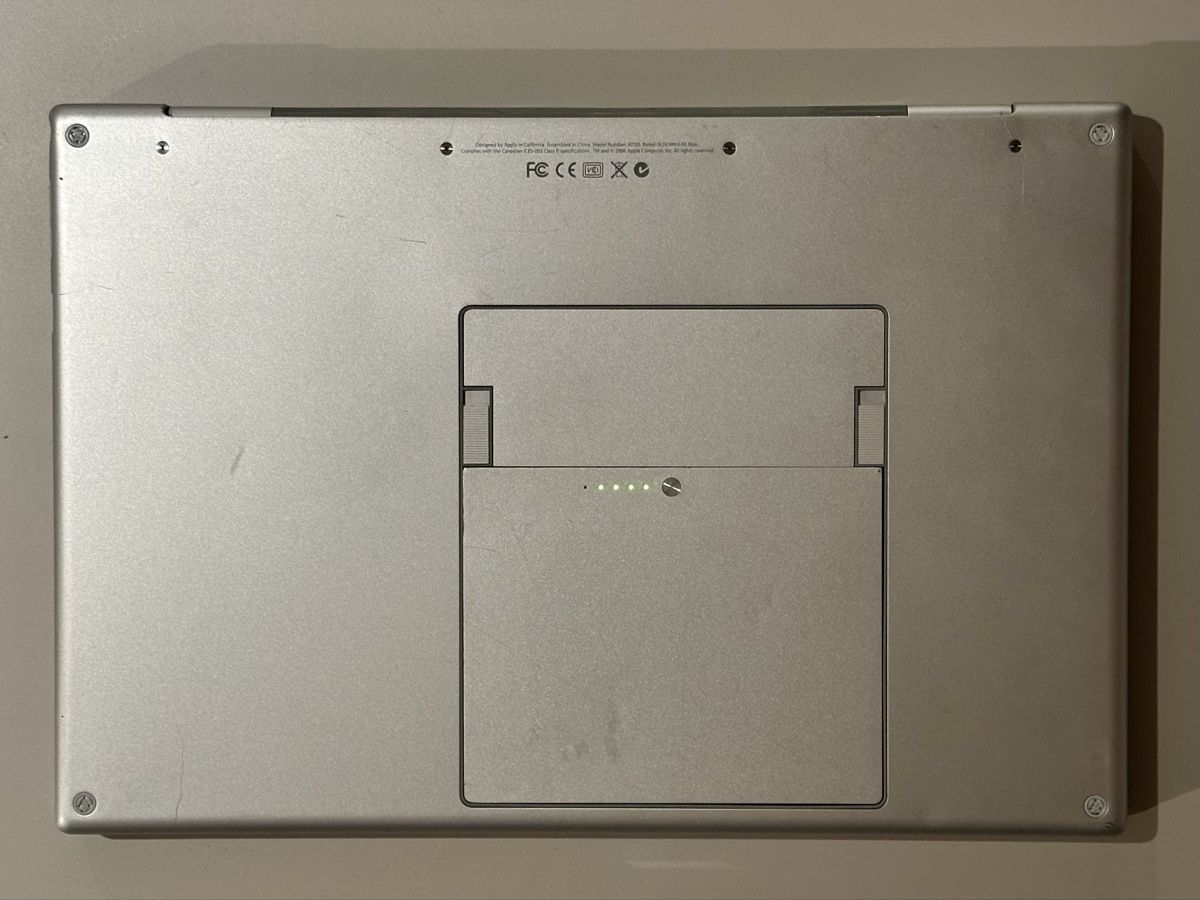 Apple Notebook: MacBook Pro 15” A1151 – Usato da Zürich venduto da pointedarch 5