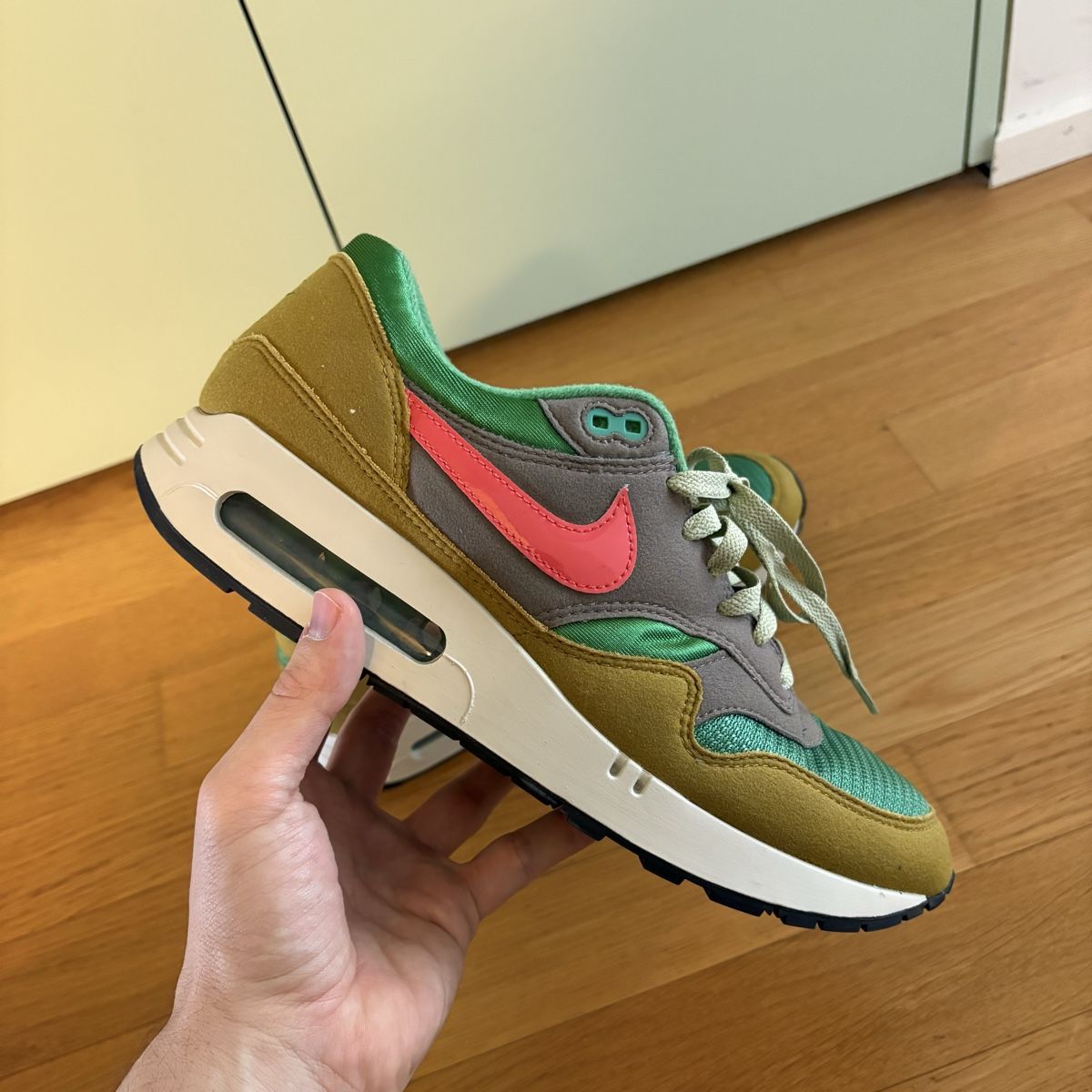 Nike Scarpe da uomo: Nike Air Max 1 86 Powerwall – Usato da Winterthur venduto da LaBodega 5