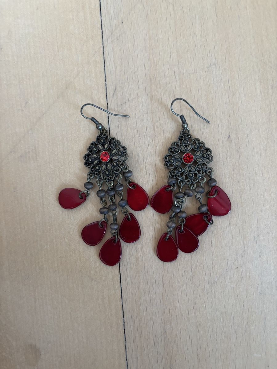 Orecchini pendenti & Orecchini a lobo: Rote Ohrringe mit Ornamenten, – Usato da Fribourg venduto da SaskiaD.