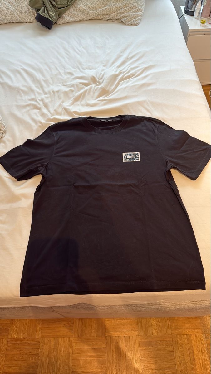 Michael Kors T-shirt: T-shirt Michael Kors noir – Nuovo (secondo la descrizione) da Lausanne venduto da raf_k5nx