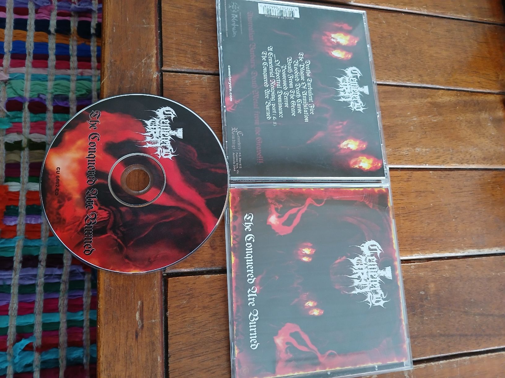 CD: cemetery urn - the... – Usato da St-Cergue venduto da VeganWarrior