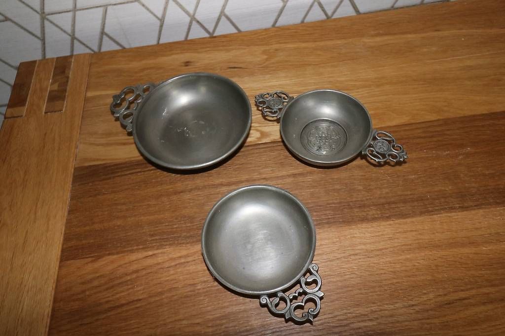 Ciotole: Trois tastevins en étain – Usato da St-George venduto da chr_p2s5