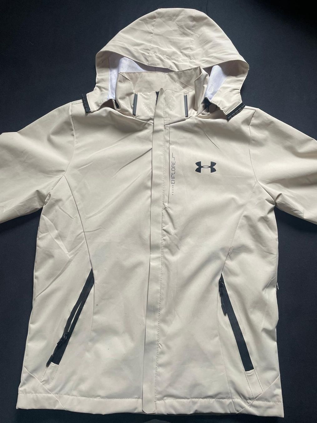 Under Armour Jacken: Veste Under Armour – Neu (gemäss Beschreibung) aus Romont BE von cel_2qsz