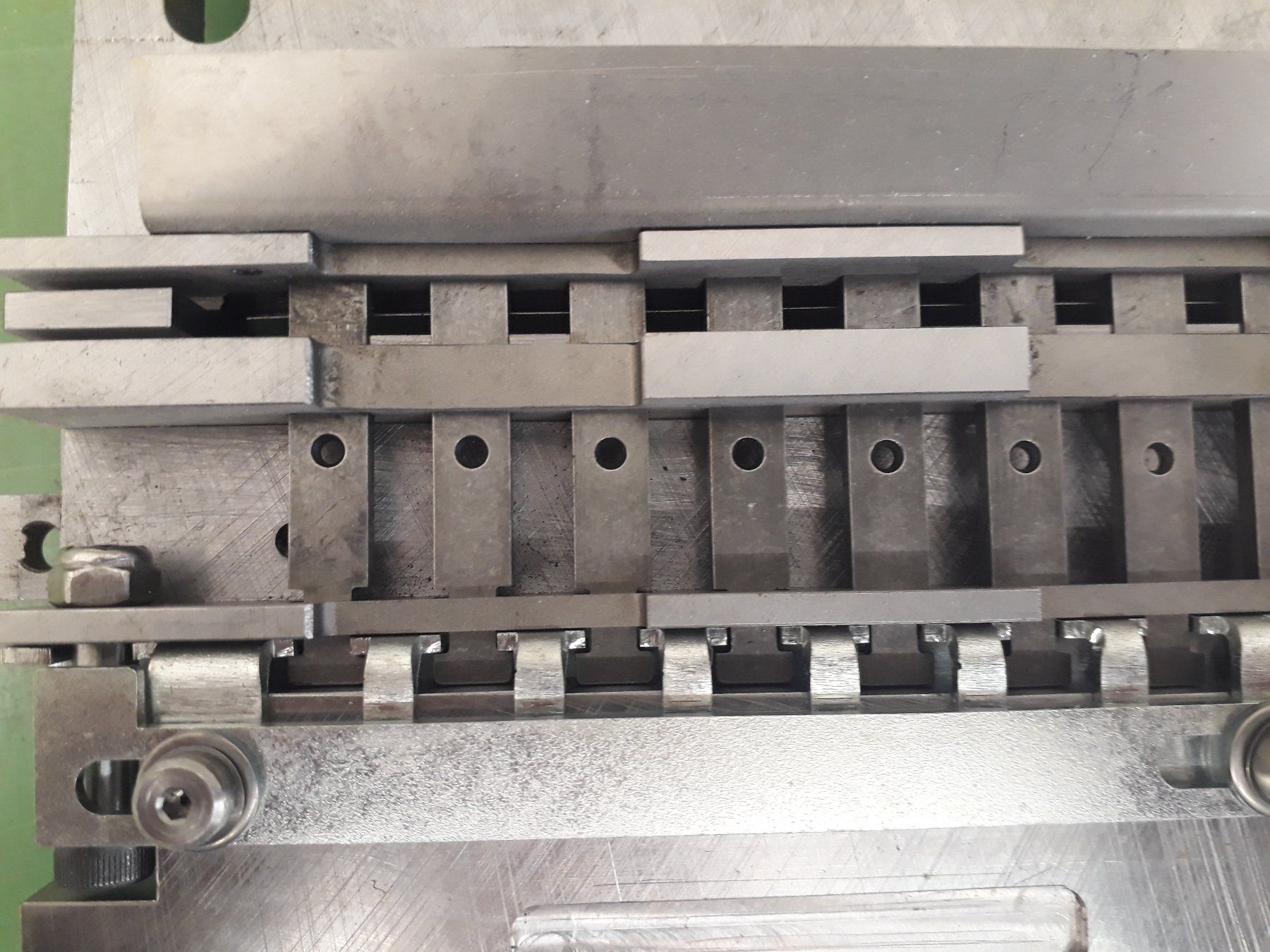 Alle Maschinen: Machine à perforer automatique – Gebraucht aus conthey von Jaccolino 4