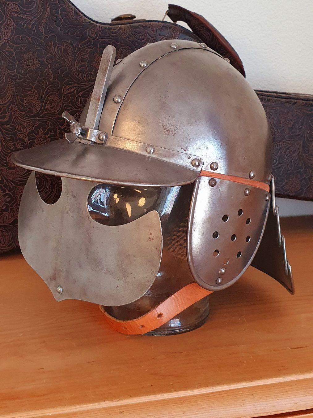 Abbigliamento & accessori d'epoca: Ritterhelm, geschmiedete Replik aus Stahl – Usato da Speicher venduto da Selb0ld