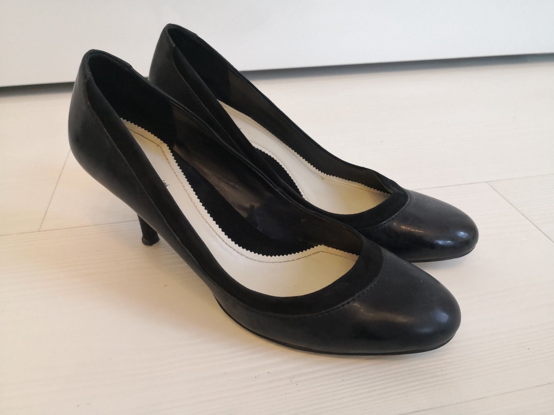 Mango Damenschuhe: 🤩MANGO LACK-PUMPS-SCHUHE, SCHWARZ – Gebraucht aus Olten von Naja-Twins-Twins 1