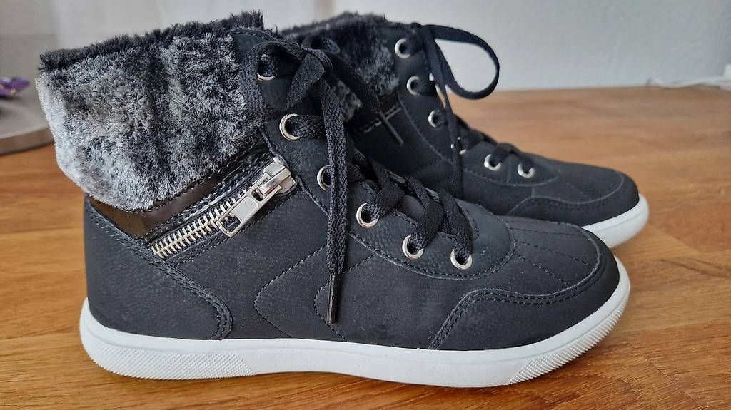 Chaussures hommes: VTY Sneaker Gr. 36 – D'occasion à Spiez par tweety033