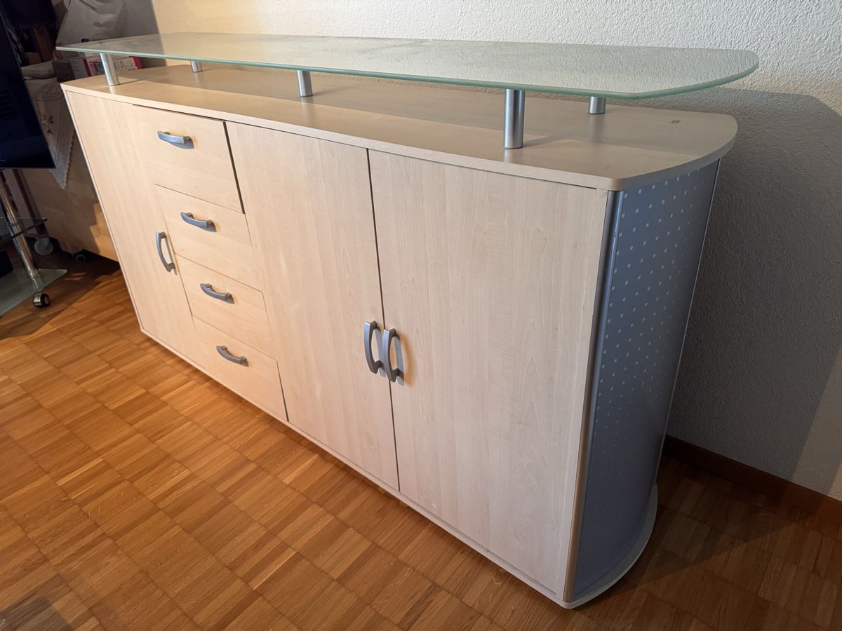 Commodes: Helles Sideboard / Anrichte mit Glasplatte – D'occasion à Langendorf par furki_99 1