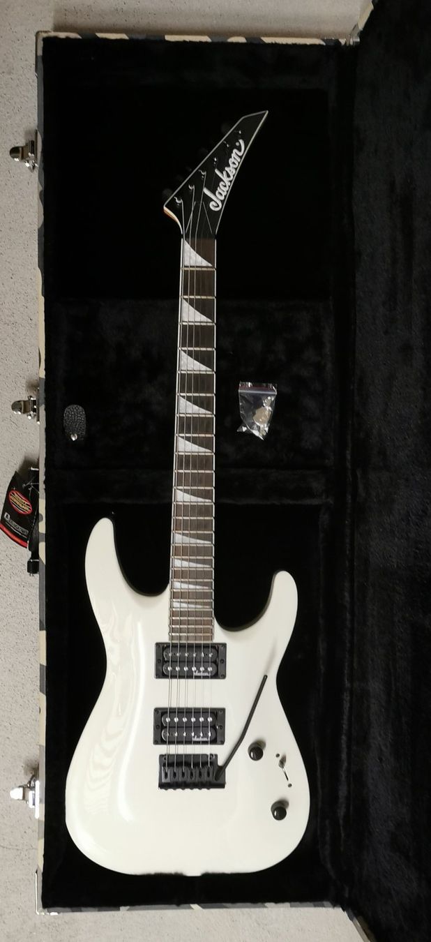 Jackson Strumenti musicali: Jackson JS32 DKA Snow White  inkl. Koffer – Usato da Thalwil venduto da emtes74