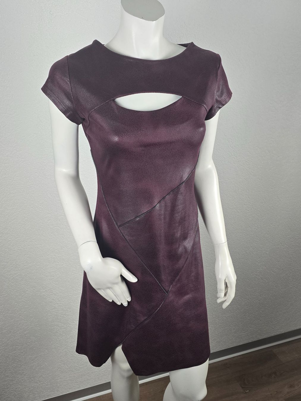 Vestiti: Robe bordeaux T-36 – Usato da Les Verrières venduto da kitel79 2