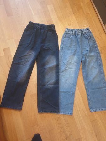 Deux paires de jeans