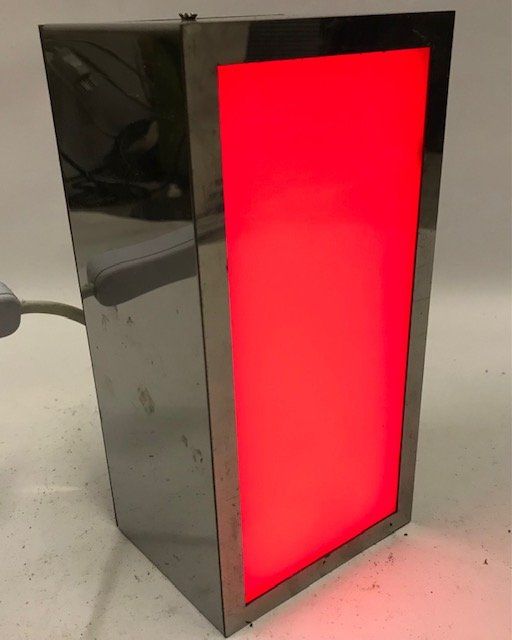 Lampen: Leuchtbuchstabe I rotes Plexiglas mit verchromtem Gehäuse – Gebraucht aus Zürich von gigimai67
