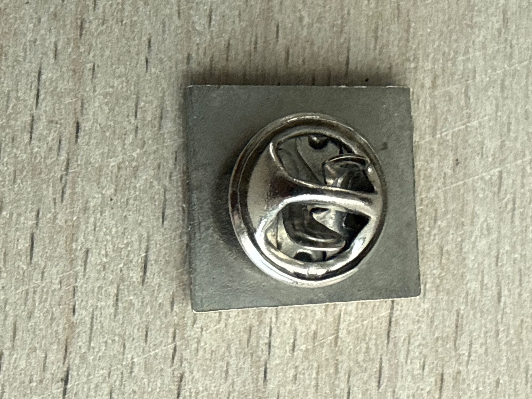 Plaketten & Abzeichen: Pin CA Le bon sens – Gebraucht aus Glattbrugg von Schweigmatt 1