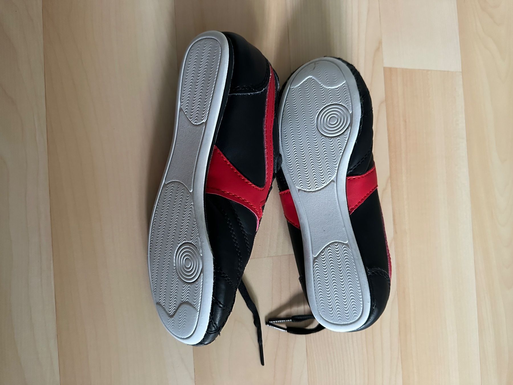 Schuhe für Jungen: Kung Fu Schuhe Gr. 34 – Gebraucht aus Schmitten FR von einhorn123 1
