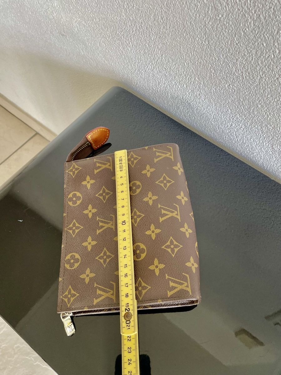 Louis Vuitton Taschen für Damen: Authentic LOUIS VUITTON Monogram Toiletry Pouch – Gebraucht aus Richterswil von Prangins9 5