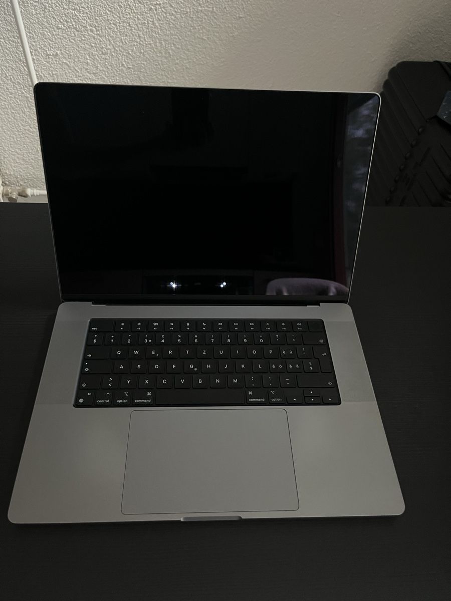 Apple Portables: MacBook Pro 16" 2021 Space Grey OVP neuwertig – D'occasion à Luzern par alain.duss 4