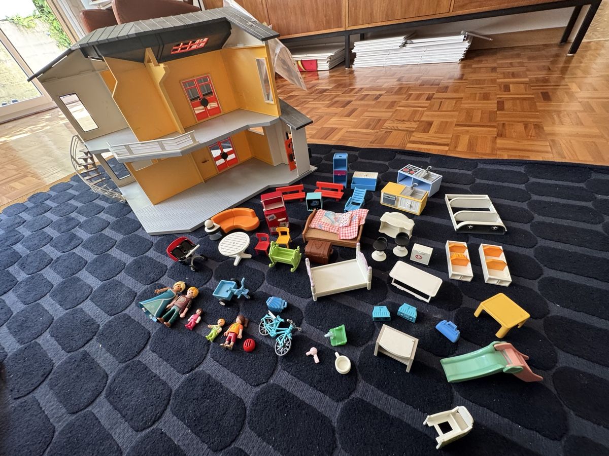 Playmobil Jouets: Playmobil Haus mit Mobiliar – D'occasion à Basel par JGEBERS