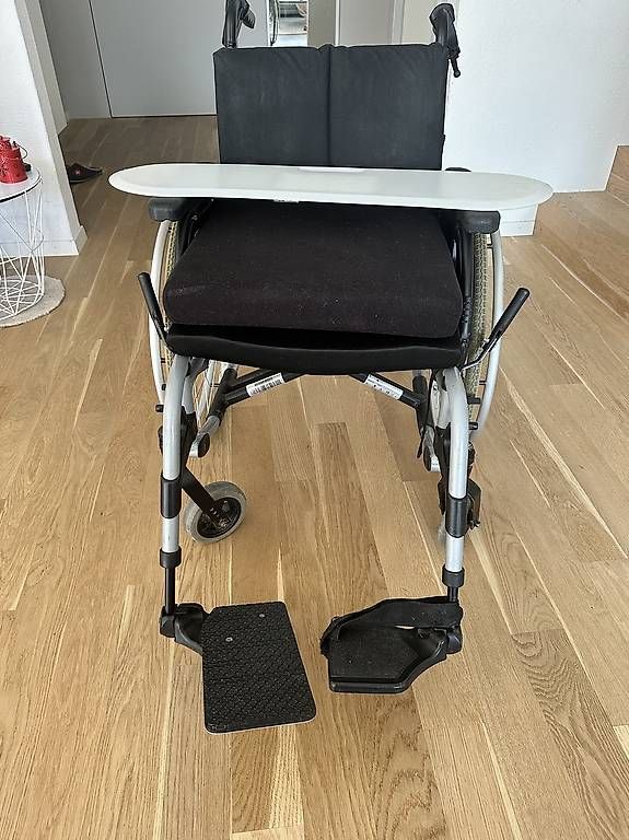 Rollstühle: Rollstuhl Breezy Rubix 2 inkl. Transferbrett – Gebraucht aus Kesswil von diior 2
