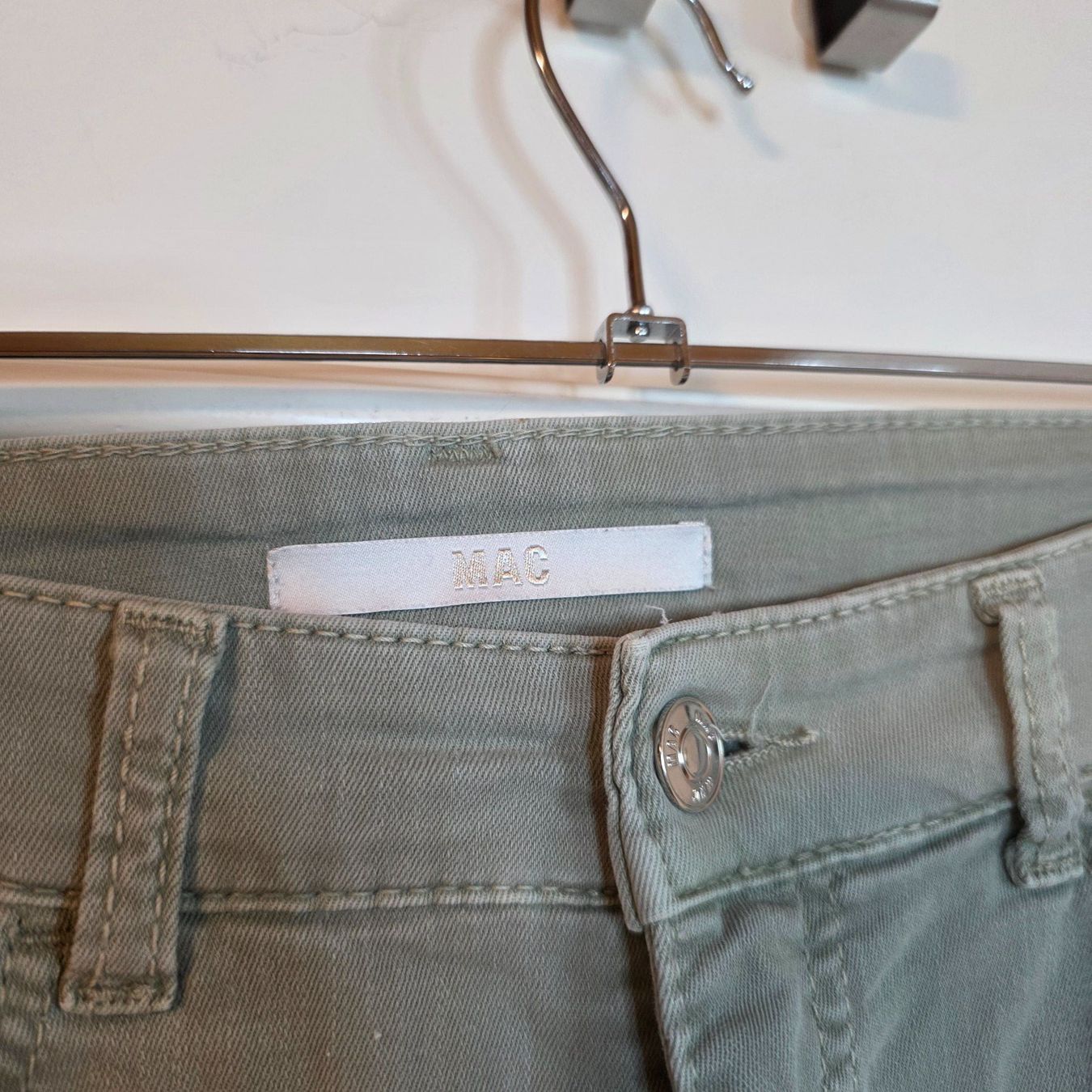 Pantalons: MAC Bermuda Damen Gr. M Capri Stretch Sommer Hellgrün – D'occasion à Wald ZH par CapLux 4