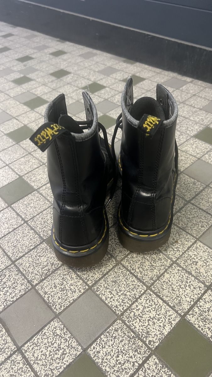 Dr. Martens Scarpe da uomo: Dr. Martens 1460, Taille 38, Noires, Bottes – Usato da Genève venduto da Leboucheoreilles 2