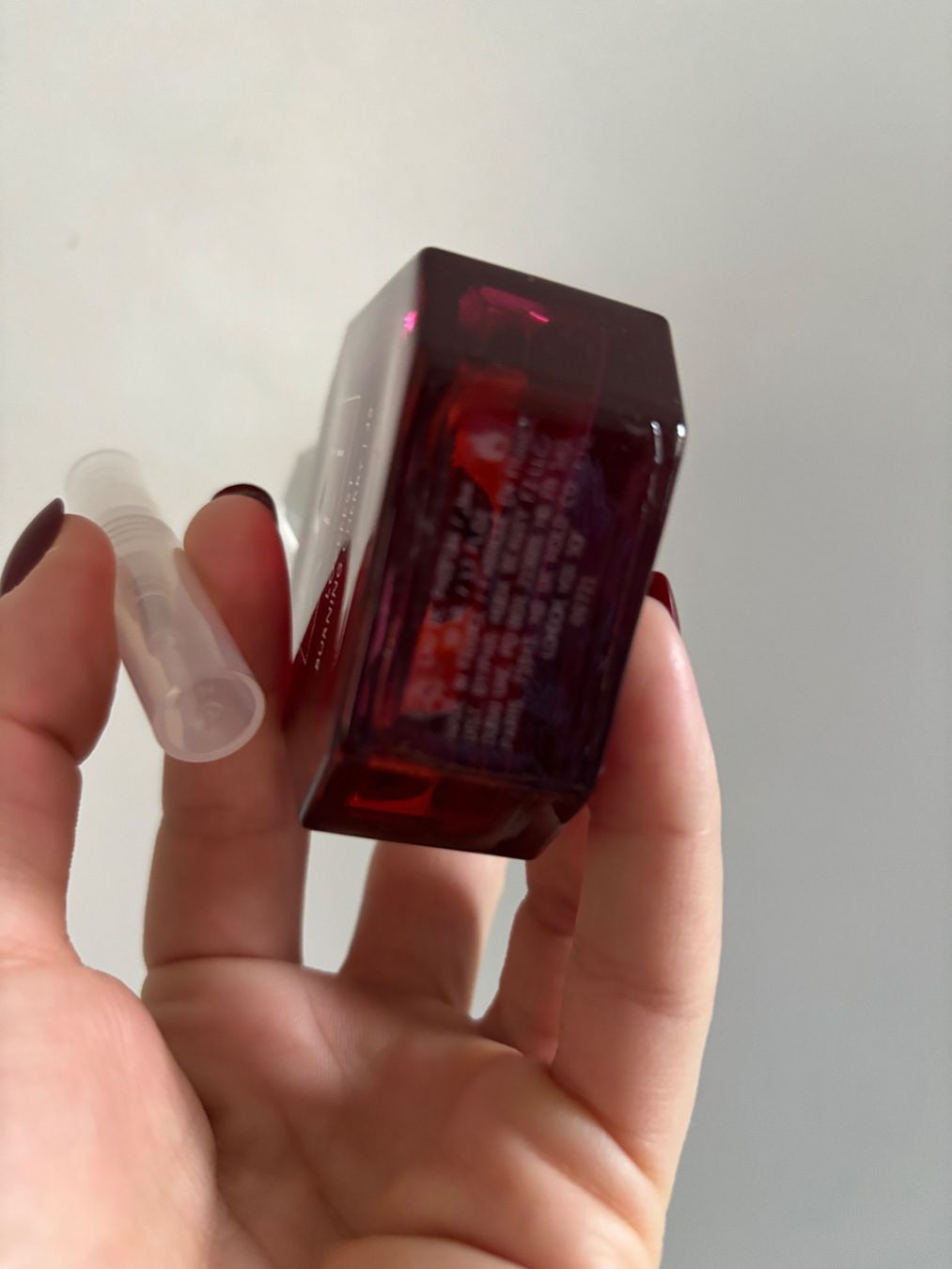 Kayali Profumi & Eau de Toilette: KAYALI LOVEFEST BURNING CHERRY | 48 EDP Duftprobe - 2 ml – Usato da Zürich venduto da deruja 1