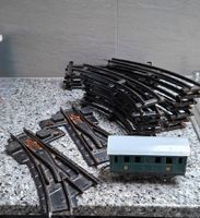 Alte Schienen O und 1 Wagen